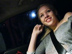 lovely Lola Taylor gets jiggly poking on the back seat